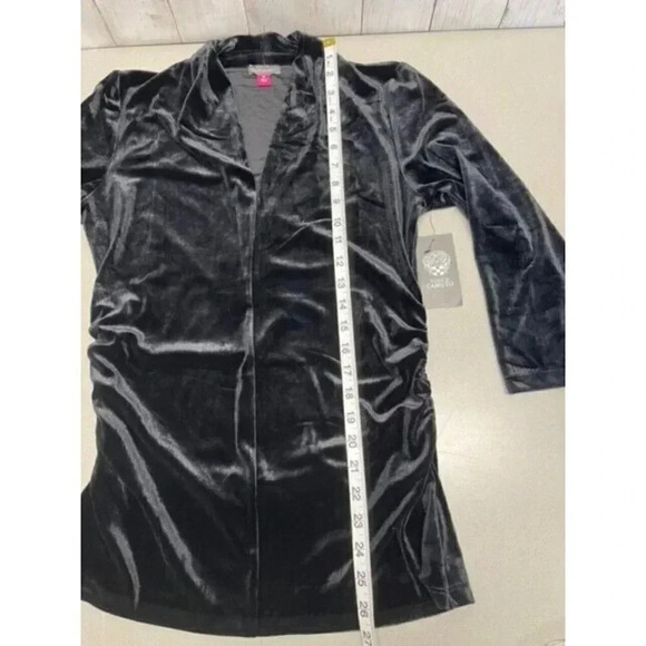 NWT VINCE CAMUTO WOMENS SLIM SIZE M VELOUR VNECK PULLOVER BLACK TOP - Picture 10 of 11